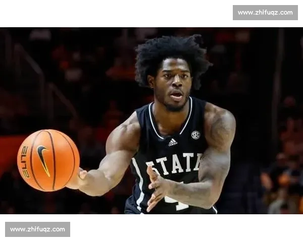 锋线哑火困扰球队进攻停滞需寻求全新战术突破